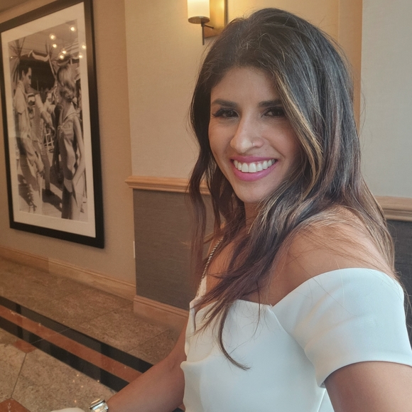 Meet your Posher, Joyce - Picture 3 of 3